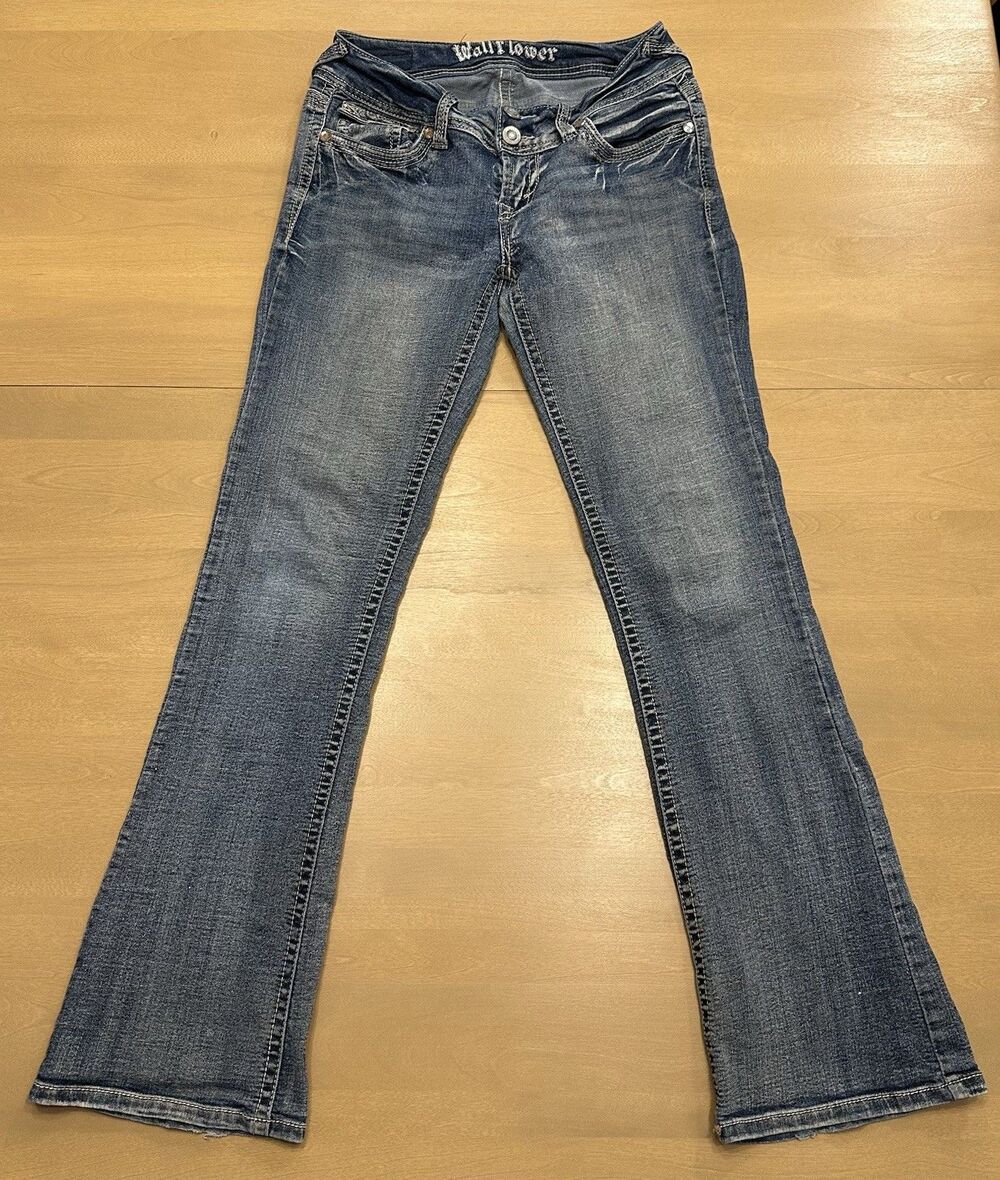 WallFlower Y2K Low Rise Bootcut Jeans Rhinestone Embroidered Flap Pocket Size 5
